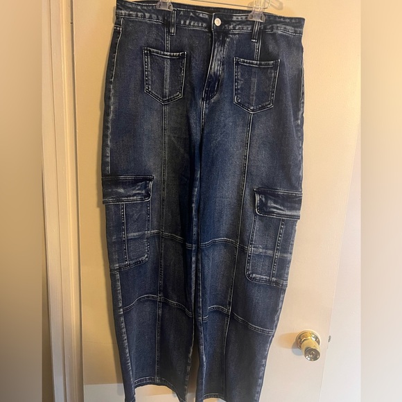 Low Stretch Cargo Straight Leg Jeans - Dark Wash - Picture 5 of 10